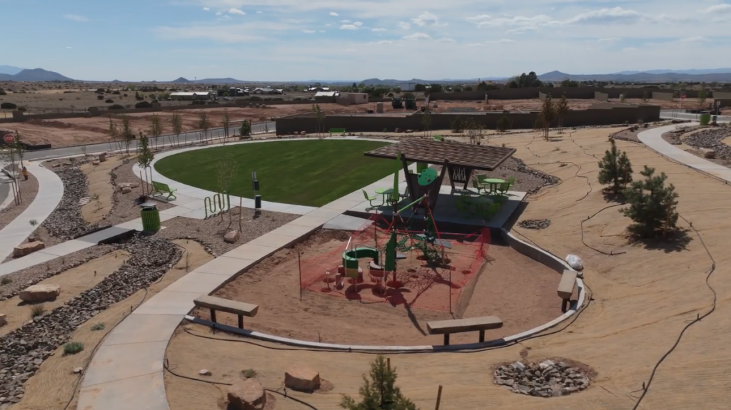 Image of the park and trails at the new home community Esencia de Santa Fe